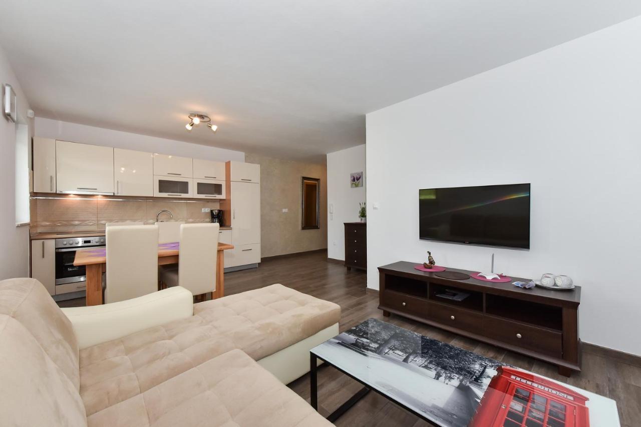 ויר Apartmani Iva מראה חיצוני תמונה