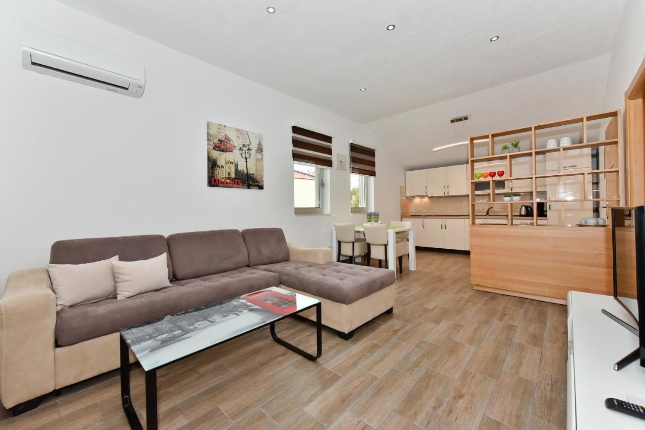 ויר Apartmani Iva מראה חיצוני תמונה