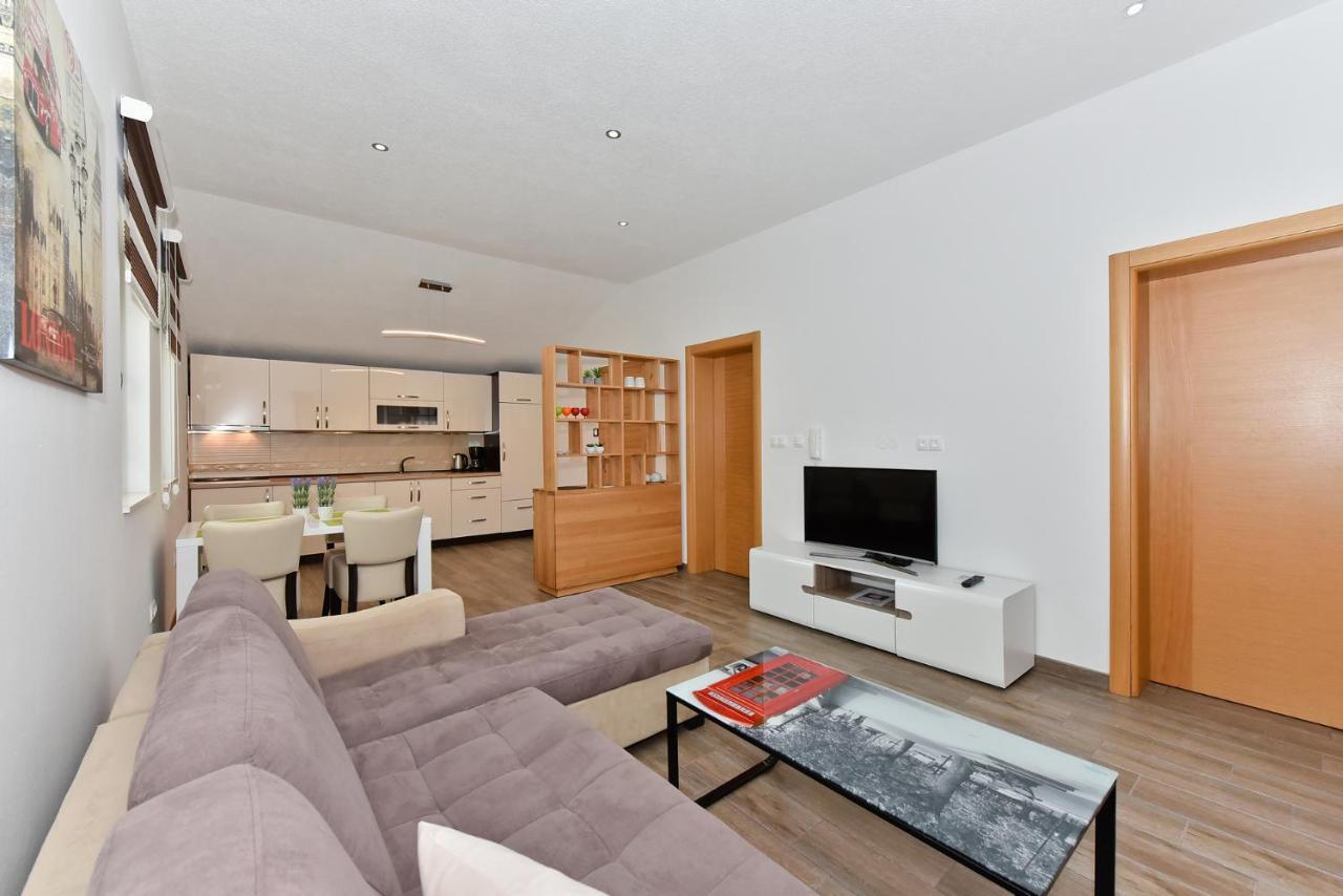 ויר Apartmani Iva מראה חיצוני תמונה