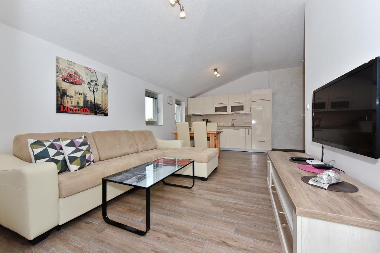 ויר Apartmani Iva מראה חיצוני תמונה